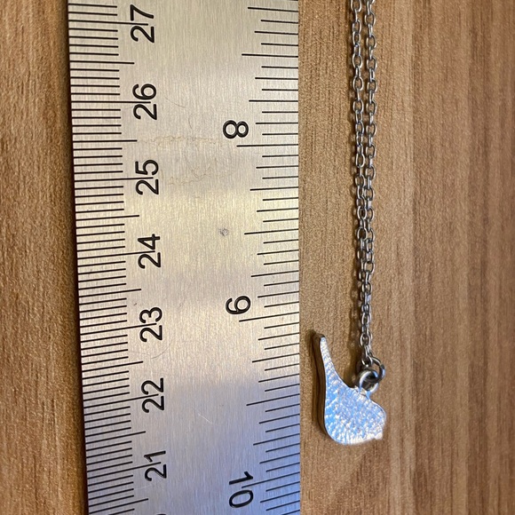 Adorable, silver bird necklace with expandable chain - Picture 3 of 7